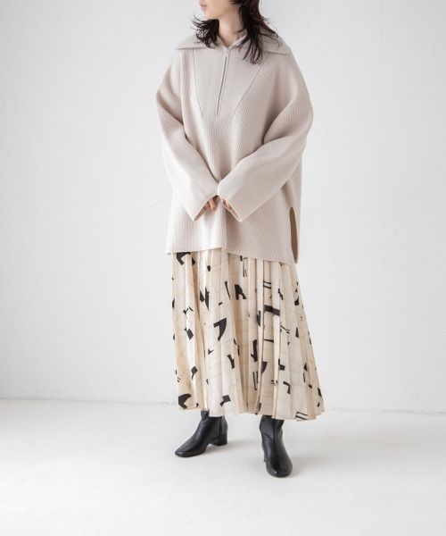 yuw（ユウ）の「PRINT PLEATED SKIRT　238240（スカート・レディース・ベージュ/ネイビー/ブラウン/ボルドー・FREE）」の5枚目の写真