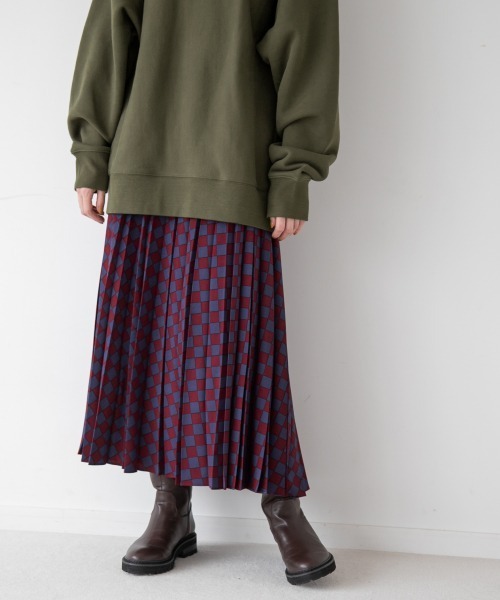 yuw（ユウ）の「PRINT PLEATED SKIRT　238240（スカート・レディース・ベージュ/ネイビー/ブラウン/ボルドー・FREE）」の16枚目の写真