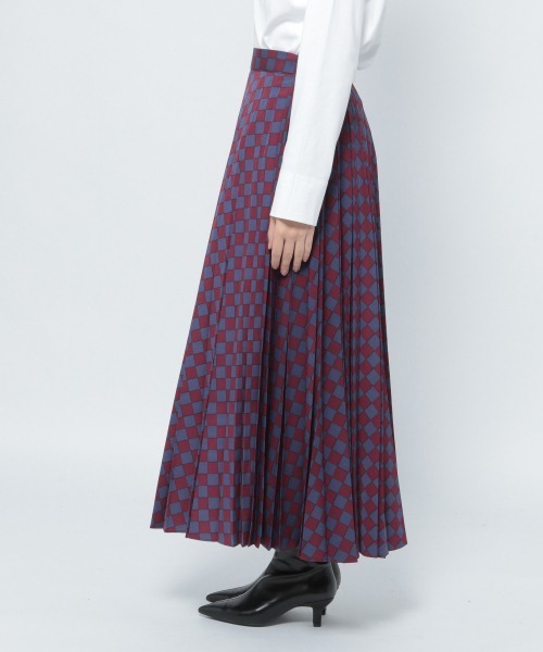 yuw（ユウ）の「PRINT PLEATED SKIRT　238240（スカート・レディース・ベージュ/ネイビー/ブラウン/ボルドー・FREE）」の6枚目の写真