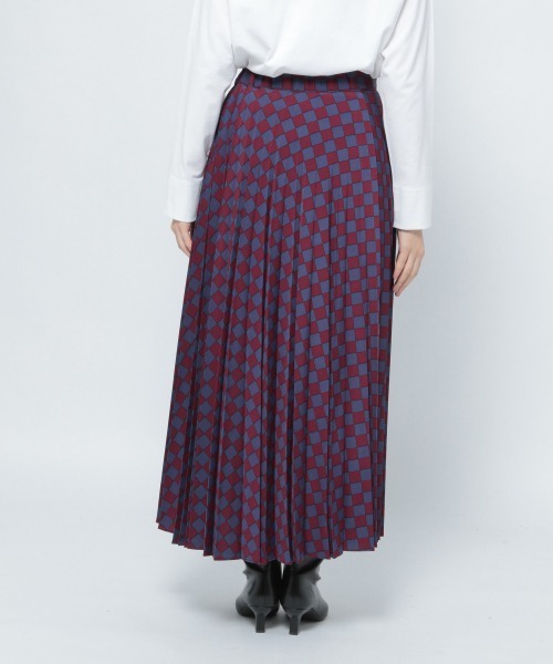 yuw（ユウ）の「PRINT PLEATED SKIRT　238240（スカート・レディース・ベージュ/ネイビー/ブラウン/ボルドー・FREE）」の19枚目の写真
