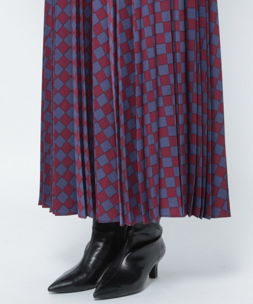 yuw（ユウ）の「PRINT PLEATED SKIRT　238240（スカート・レディース・ベージュ/ネイビー/ブラウン/ボルドー・FREE）」の12枚目の写真