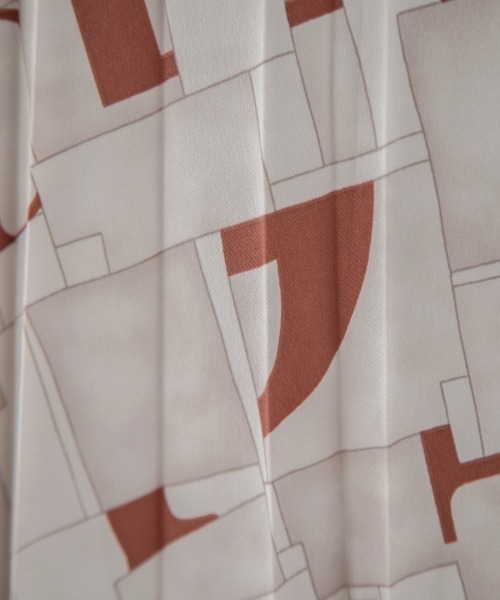 yuw（ユウ）の「PRINT PLEATED SKIRT　238240（スカート・レディース・ベージュ/ネイビー/ブラウン/ボルドー・FREE）」の7枚目の写真