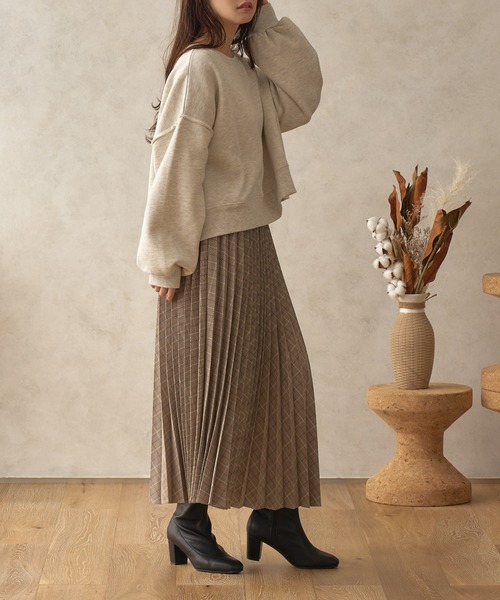 fupel（フぺル）の「ボリュームショートスウェット（スウェット・レディース・オートミール/グレイッシュベージュ/グレイッシュブルー・SMALL/MEDIUM）」の5枚目の写真