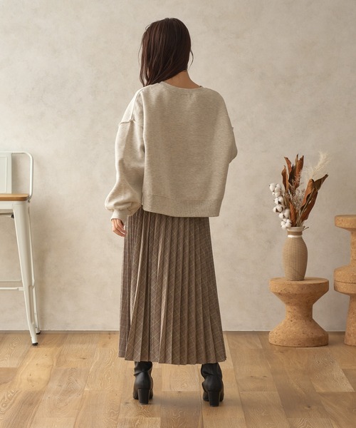 fupel（フぺル）の「ボリュームショートスウェット（スウェット・レディース・オートミール/グレイッシュベージュ/グレイッシュブルー・SMALL/MEDIUM）」の11枚目の写真