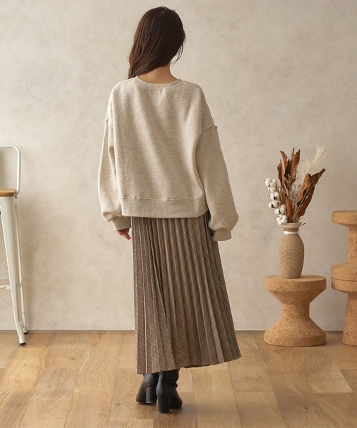 fupel（フぺル）の「ボリュームショートスウェット（スウェット・レディース・オートミール/グレイッシュベージュ/グレイッシュブルー・SMALL/MEDIUM）」の17枚目の写真