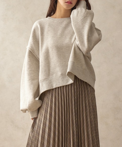 fupel（フぺル）の「ボリュームショートスウェット（スウェット・レディース・オートミール/グレイッシュベージュ/グレイッシュブルー・SMALL/MEDIUM）」の4枚目の写真