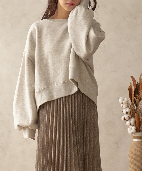 fupel（フぺル）の「ボリュームショートスウェット（スウェット・レディース・オートミール/グレイッシュベージュ/グレイッシュブルー・SMALL/MEDIUM）」の16枚目の写真