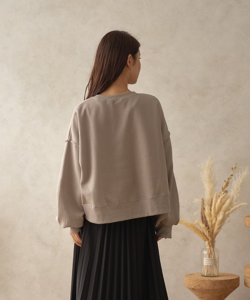 fupel（フぺル）の「ボリュームショートスウェット（スウェット・レディース・オートミール/グレイッシュベージュ/グレイッシュブルー・SMALL/MEDIUM）」の14枚目の写真