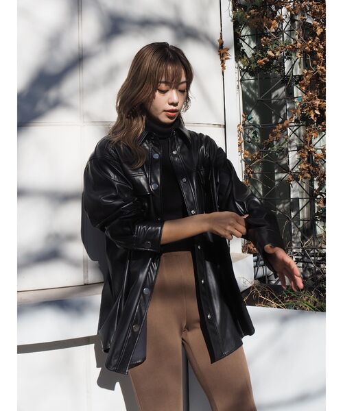 EVRIS（エヴリス）の「レザーライクシャツジャケット（テーラードジャケット・レディース・グリーン/ブラック/アイボリー・FREE）」の13枚目の写真