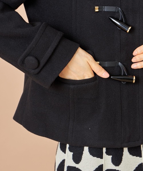 tocco closet(トッコ クローゼット)の「取り外し可能なファー付きポケットフラワーパールビジュー装飾ショートダッフルコート(ダッフルコート・レディース・アイボリー/ブラック/グレー系その他・M)」の20枚目の写真