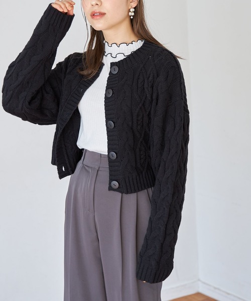 tocco closet(トッコ クローゼット)の「【ZOZO限定】ケーブル編みショート丈カーディガン(カーディガン/ボレロ・レディース・ブラック/ベージュ/ピンク・M)」の4枚目の写真
