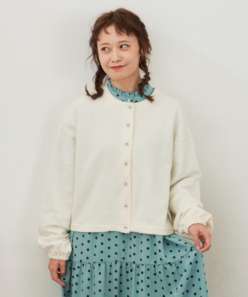 MERLOT（メルロー）の「クルーネックボリュームスリーブカーディガン（カーディガン/ボレロ・レディース・チャコールグレー/イエロー/ナチュラル・FREE）」の5枚目の写真