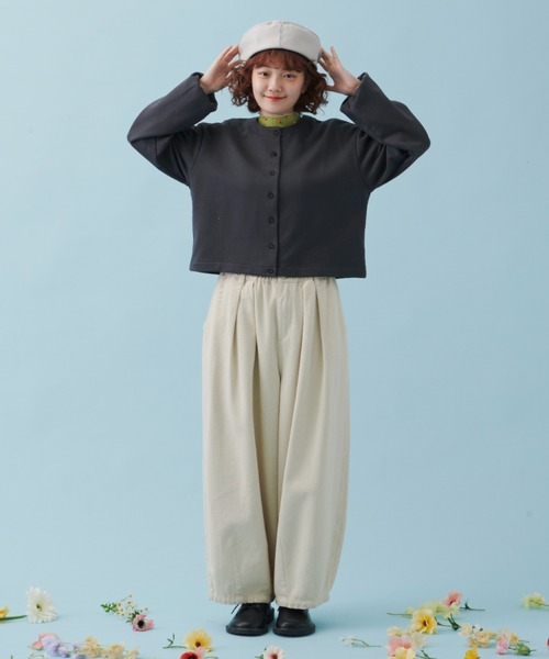 MERLOT（メルロー）の「クルーネックボリュームスリーブカーディガン（カーディガン/ボレロ・レディース・チャコールグレー/イエロー/ナチュラル・FREE）」の21枚目の写真