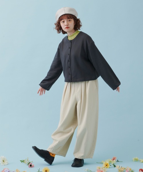 MERLOT（メルロー）の「クルーネックボリュームスリーブカーディガン（カーディガン/ボレロ・レディース・チャコールグレー/イエロー/ナチュラル・FREE）」の22枚目の写真