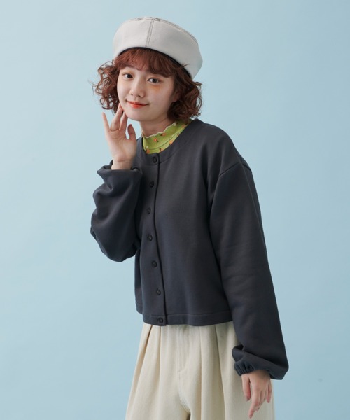 MERLOT（メルロー）の「クルーネックボリュームスリーブカーディガン（カーディガン/ボレロ・レディース・チャコールグレー/イエロー/ナチュラル・FREE）」の16枚目の写真