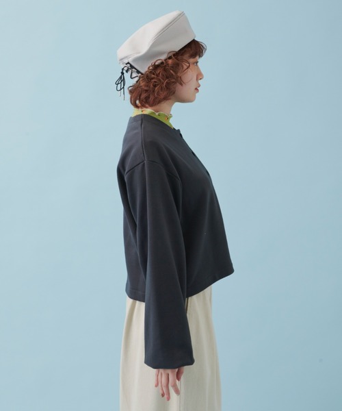 MERLOT（メルロー）の「クルーネックボリュームスリーブカーディガン（カーディガン/ボレロ・レディース・チャコールグレー/イエロー/ナチュラル・FREE）」の19枚目の写真