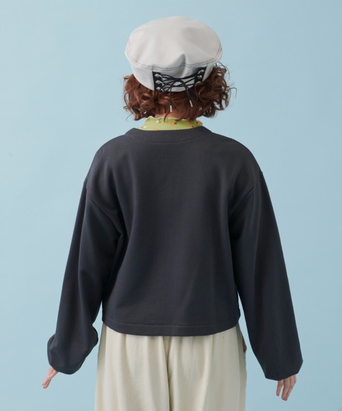 MERLOT（メルロー）の「クルーネックボリュームスリーブカーディガン（カーディガン/ボレロ・レディース・チャコールグレー/イエロー/ナチュラル・FREE）」の20枚目の写真