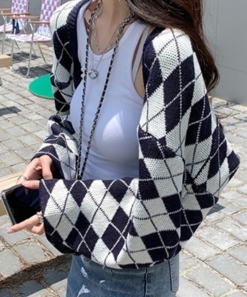 MANGROVE(マングローブ)の「アーガイル柄ボレロニットカーディガン(カーディガン/ボレロ・レディース・ブラック/ピンク/ブルー/ネイビー・FREE)」の15枚目の写真