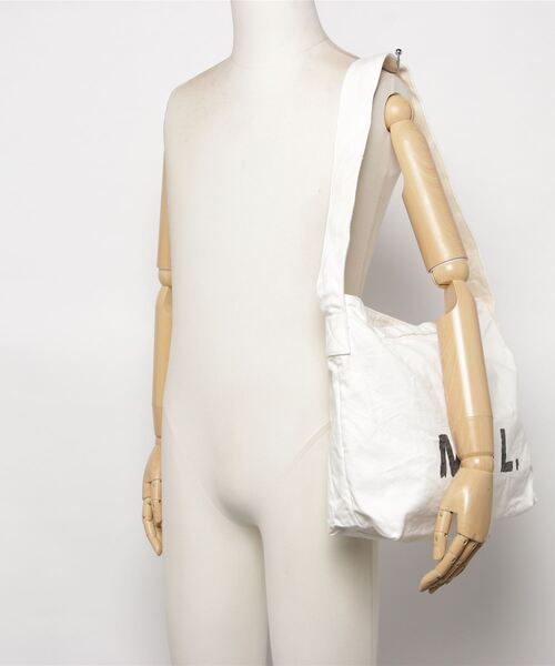 MHL.（エムエイチエル）の「HEAVY COTTON CANVAS（トートバッグ・レディース・ホワイト・FREE）」の6枚目の写真