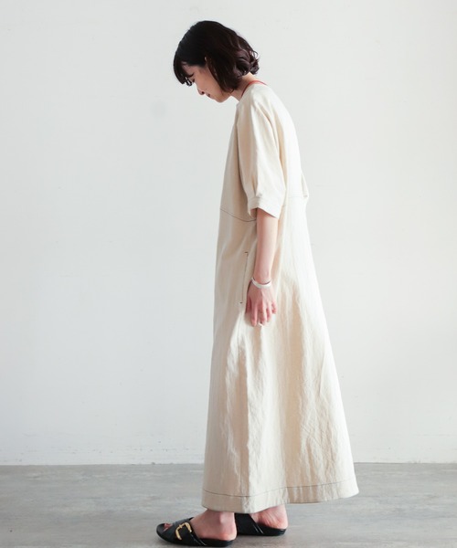 NOMBRE IMPAIR(ノンブルアンペール)の「綿麻ツイル刺繍 5分袖ワンピース(ワンピース・レディース・ブラック/キナリ・FREE)」の4枚目の写真