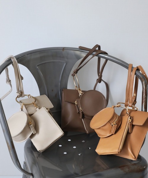 ElegChic(エレグシック)の「3連マルチショルダーバック(ショルダーバッグ・レディース・ダークブラウン/ブラウン/アイボリー・FREE)」の4枚目の写真