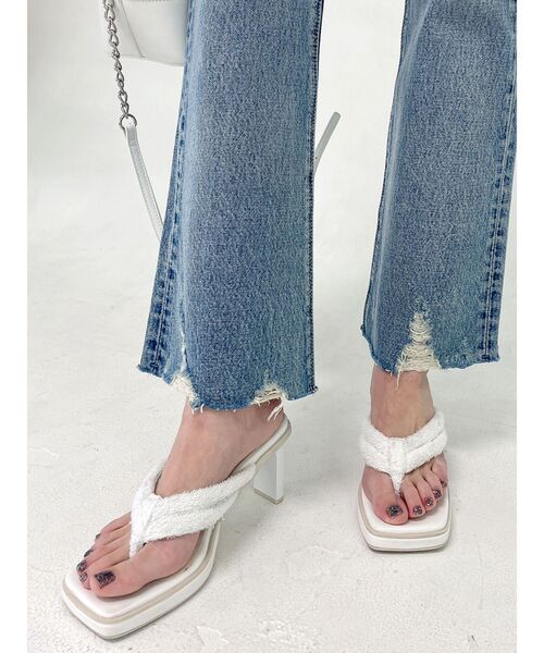 GYDA(ジェイダ)の「PILE THONGサンダル(サンダル・レディース・ブラック/オフホワイト・SMALL/MEDIUM/LARGE)」の2枚目の写真