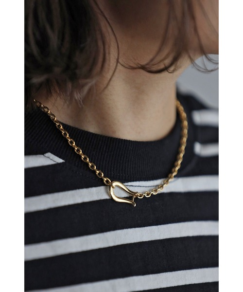 Bonjour Sagan（ボンジュールサガン）の「ホースシューネックレス（ネックレス・レディース・ゴールド・FREE）」の2枚目の写真