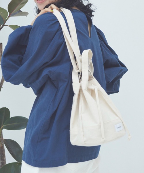 ミニ巾着トート” 500mlペットボトルも入る高さ、見た目以上の大容量