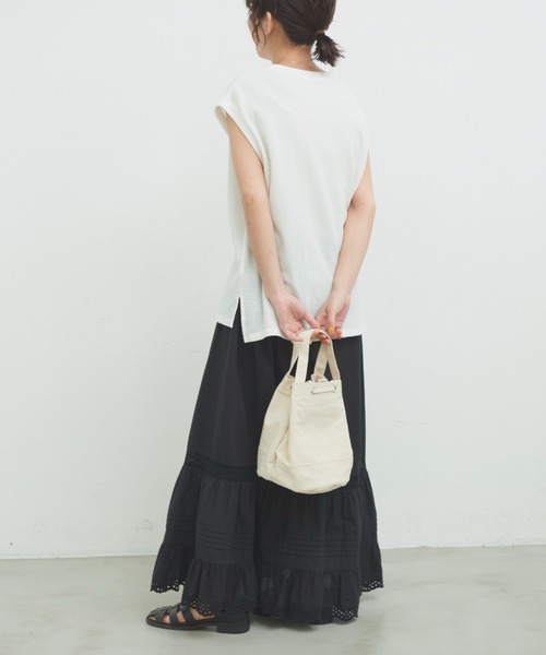 Libra Cue（リブラ キュー）の「”ミニ巾着トート”　　　　　　　　　　　　　　　　　　　　500mlペットボトルも入る高さ、見た目以上の大容量。取り外しのできる長めのショルダー付（ショルダーバッグ・レディース・アイボリー/ブラック・FREE）」の10枚目の写真