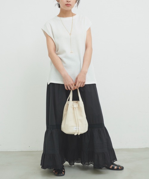 Libra Cue（リブラ キュー）の「”ミニ巾着トート”　　　　　　　　　　　　　　　　　　　　500mlペットボトルも入る高さ、見た目以上の大容量。取り外しのできる長めのショルダー付（ショルダーバッグ・レディース・アイボリー/ブラック・FREE）」の11枚目の写真