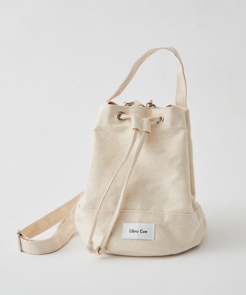 Libra Cue（リブラ キュー）の「”ミニ巾着トート”　　　　　　　　　　　　　　　　　　　　500mlペットボトルも入る高さ、見た目以上の大容量。取り外しのできる長めのショルダー付（ショルダーバッグ・レディース・アイボリー/ブラック・FREE）」の3枚目の写真