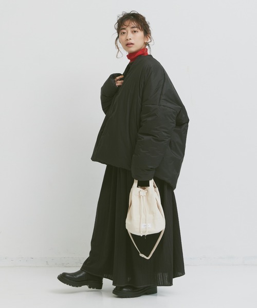 Libra Cue（リブラ キュー）の「”ミニ巾着トート”　　　　　　　　　　　　　　　　　　　　500mlペットボトルも入る高さ、見た目以上の大容量。取り外しのできる長めのショルダー付（ショルダーバッグ・レディース・アイボリー/ブラック・FREE）」の15枚目の写真