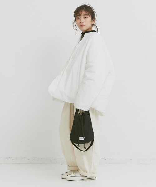 Libra Cue（リブラ キュー）の「”ミニ巾着トート”　　　　　　　　　　　　　　　　　　　　500mlペットボトルも入る高さ、見た目以上の大容量。取り外しのできる長めのショルダー付（ショルダーバッグ・レディース・アイボリー/ブラック・FREE）」の21枚目の写真