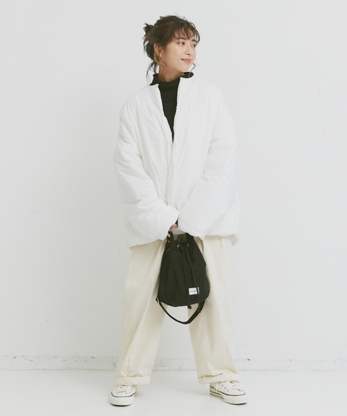 Libra Cue（リブラ キュー）の「”ミニ巾着トート”　　　　　　　　　　　　　　　　　　　　500mlペットボトルも入る高さ、見た目以上の大容量。取り外しのできる長めのショルダー付（ショルダーバッグ・レディース・アイボリー/ブラック・FREE）」の22枚目の写真