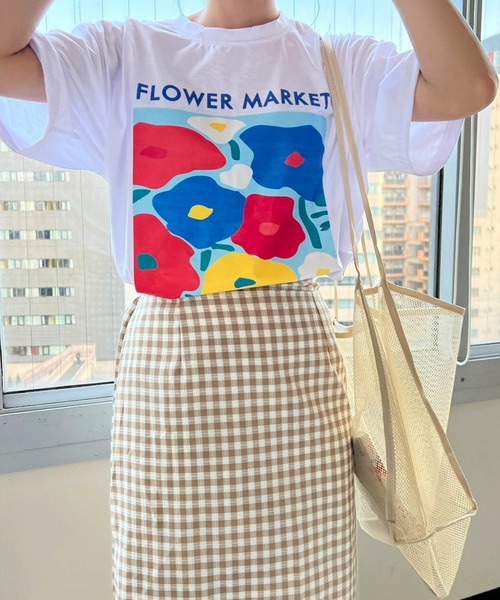 lala Born(ララボーン)の「フラワーアートTシャツ(Tシャツ/カットソー・レディース・ホワイト/ブラック/イエロー・FREE)」の4枚目の写真