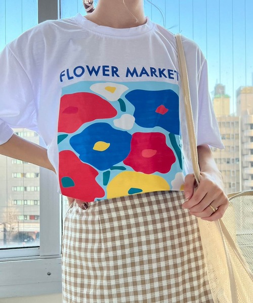 lala Born(ララボーン)の「フラワーアートTシャツ(Tシャツ/カットソー・レディース・ホワイト/ブラック/イエロー・FREE)」の5枚目の写真