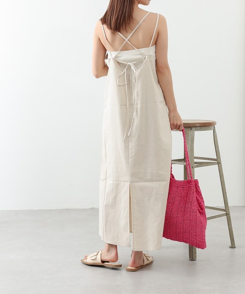 COLONY 2139（コロニートゥーワンスリーナイン）の「ZOZO限定 / リネンライクキャミワンピース（ワンピース・レディース・ブラック/アイボリー・FREE）」の2枚目の写真