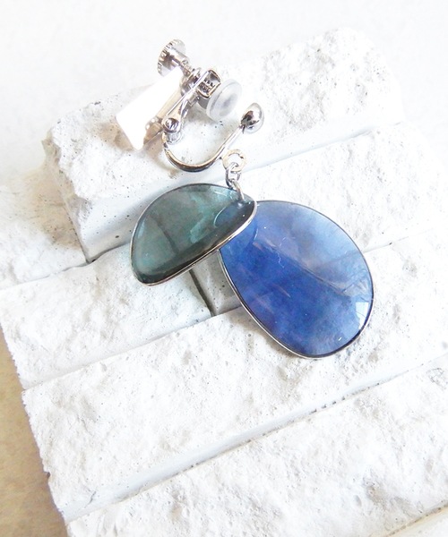 The Rule（ザルール）の「The Rule ザルール：片耳用　Amaranth earring size:Ｓ　花びら イヤリング S（イヤリング・レディース・ベージュ/パープル/グレー/レッド/ブルー/グリーン/クリア/グレイッシュベージュ・FREE）」の6枚目の写真