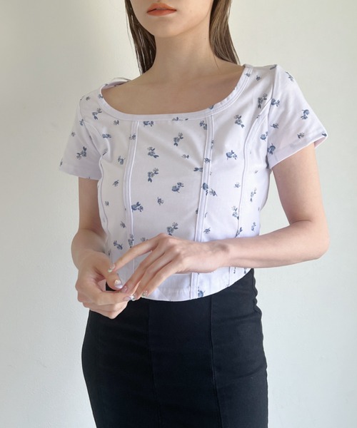 Loueme(ルエム)の「小花柄チロルカットソー(Tシャツ/カットソー・レディース・ホワイト/ブラック/ブルー系その他・FREE)」の3枚目の写真