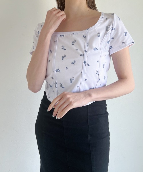 Loueme(ルエム)の「小花柄チロルカットソー(Tシャツ/カットソー・レディース・ホワイト/ブラック/ブルー系その他・FREE)」の17枚目の写真