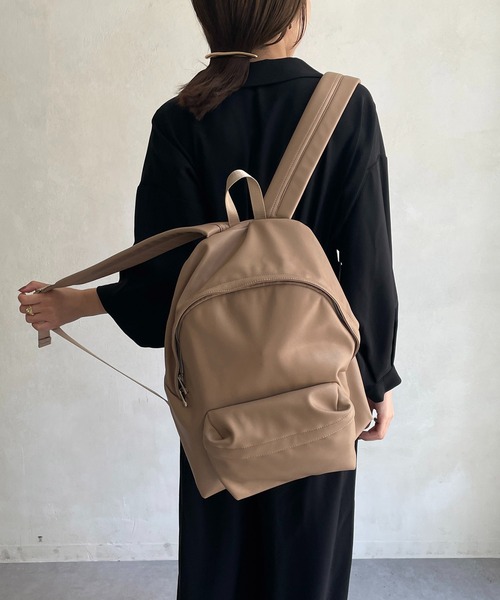 CAPRICIEUX LE'MAGE（カプリシューレマージュ）の「ソフトPUデイバッグ（バックパック/リュック・レディース・ブラック/ベージュ・FREE）」の3枚目の写真