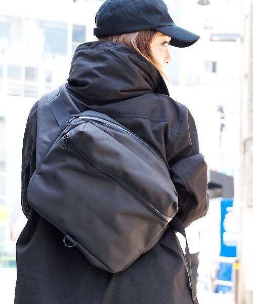 ADAM PATEK（アダムパテック）の「【ADAMPATECK/アダムパテック】the bond/HEATHERED NYLON BODYBAG（メッセンジャーバッグ・レディース・ブラック/グレー/ダークグレー・FREE）」の7枚目の写真