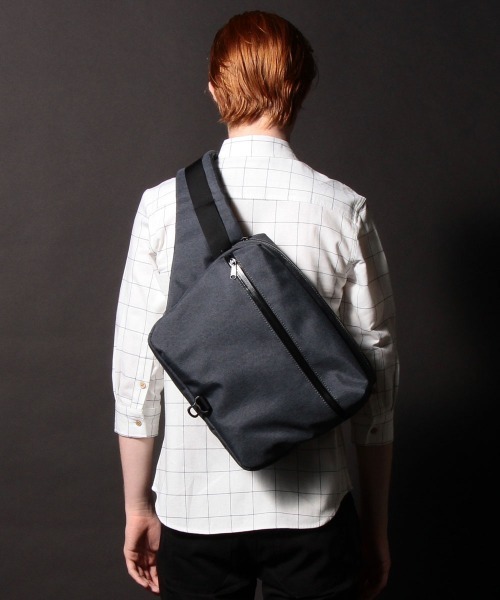 ADAM PATEK（アダムパテック）の「【ADAMPATECK/アダムパテック】the bond/HEATHERED NYLON BODYBAG（メッセンジャーバッグ・レディース・ブラック/グレー/ダークグレー・FREE）」の11枚目の写真
