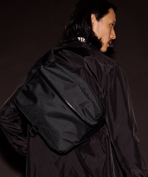 ADAM PATEK（アダムパテック）の「【ADAMPATECK/アダムパテック】the bond/HEATHERED NYLON BODYBAG（メッセンジャーバッグ・レディース・ブラック/グレー/ダークグレー・FREE）」の5枚目の写真