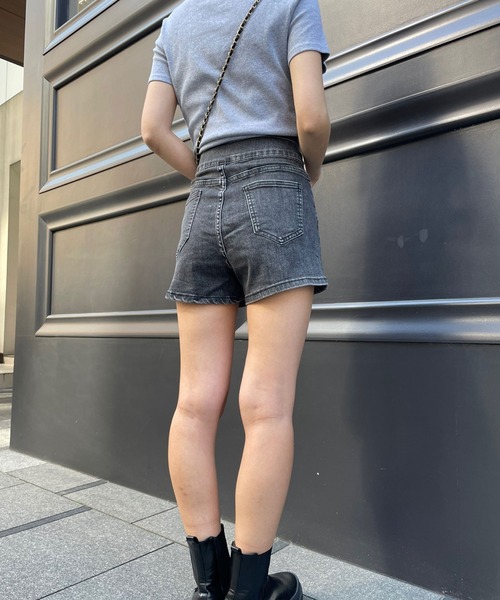 SPIGA（スピーガ）の「3つ釦デニムショートパンツ（デニムパンツ・レディース・ブラック・SMALL/MEDIUM）」の7枚目の写真