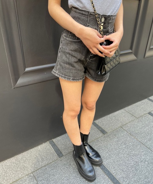 SPIGA（スピーガ）の「3つ釦デニムショートパンツ（デニムパンツ・レディース・ブラック・SMALL/MEDIUM）」の5枚目の写真