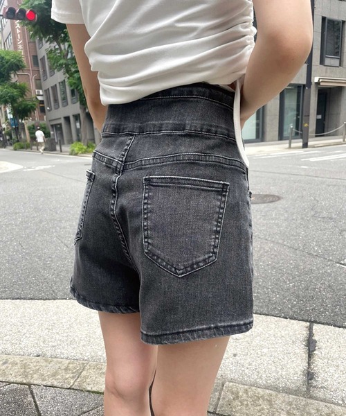 SPIGA（スピーガ）の「3つ釦デニムショートパンツ（デニムパンツ・レディース・ブラック・SMALL/MEDIUM）」の19枚目の写真