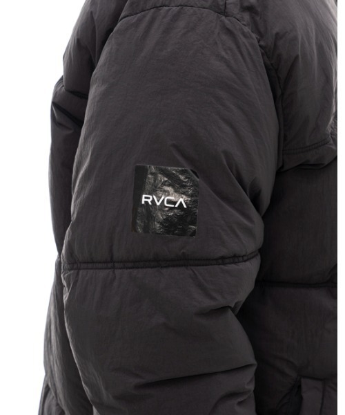 RVCA(ルーカ)の「RVCA メンズ VISOR HOODED PUFFER ジャケット【2022年秋冬モデル】/ルーカアウター(ブルゾン・メンズ・ゴールド/ブラック/グレー系その他・SMALL/X-LARGE/LARGE/MEDIUM)」の15枚目の写真