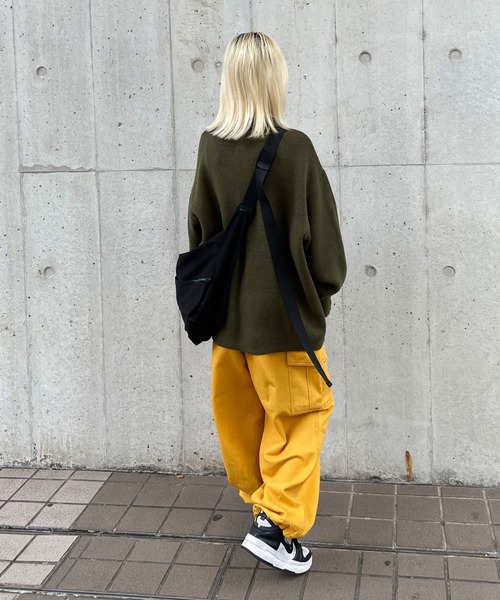 淡い黄色 ワイドシルエット パンツ sedacle（セダクル）の「ワイドシルエットカラーカーゴパンツ