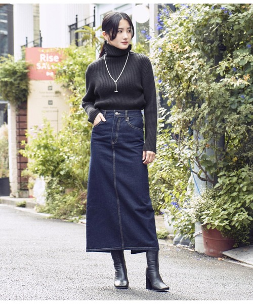 ANAP（アナップ）の「指穴開きタートルネックリブニットトップスセーター（ニット/セーター・レディース・ダークブラウン/ダークグレー/アイボリー/ブラック/ブラック×ホワイト/ブルー/その他・FREE）」の14枚目の写真